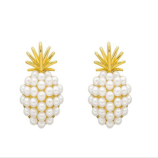 THALIA | GOLD STUD EARRINGS WITH PEARLS
