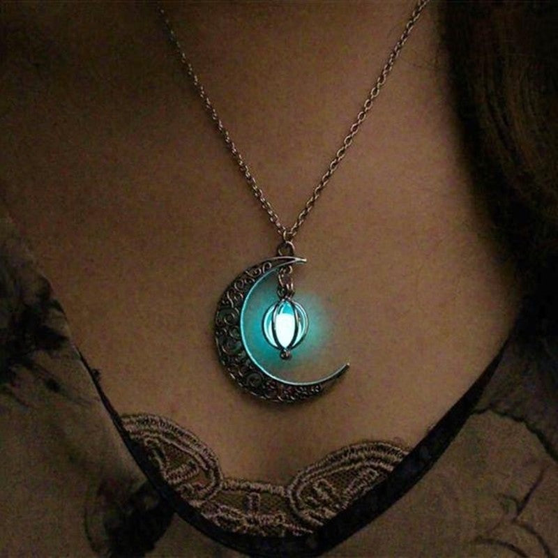 SELENE | GLOW-IN-THE-DARK NECKLACE