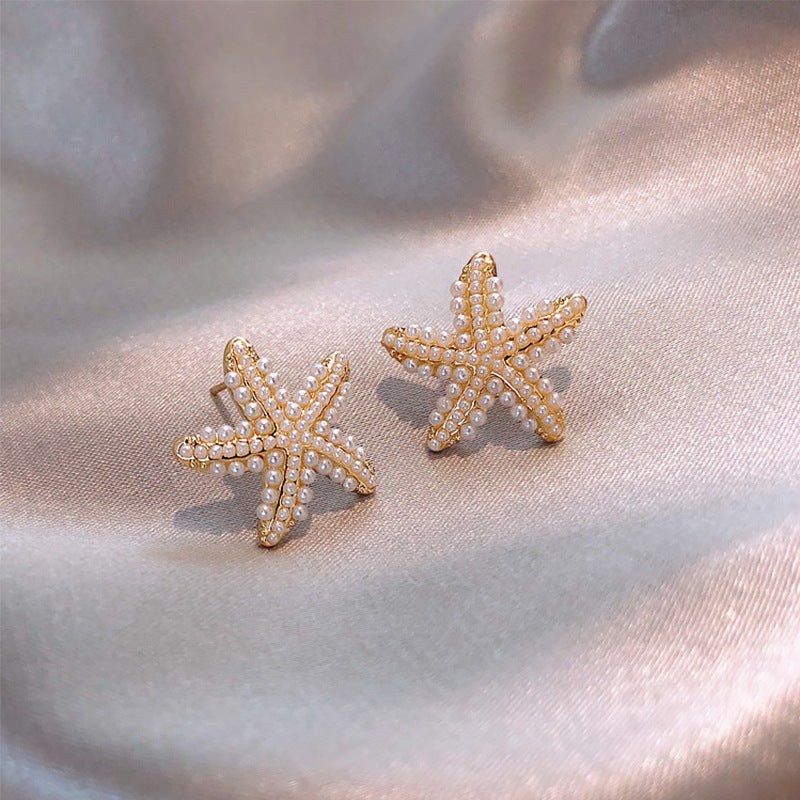 THALIA | GOLD STUD EARRINGS WITH PEARLS